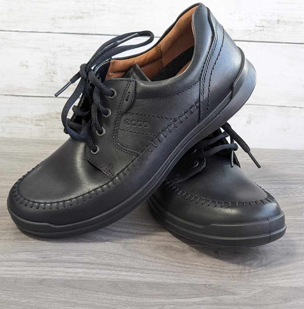 ECCO HOWELL Black Lace Walking Shoes